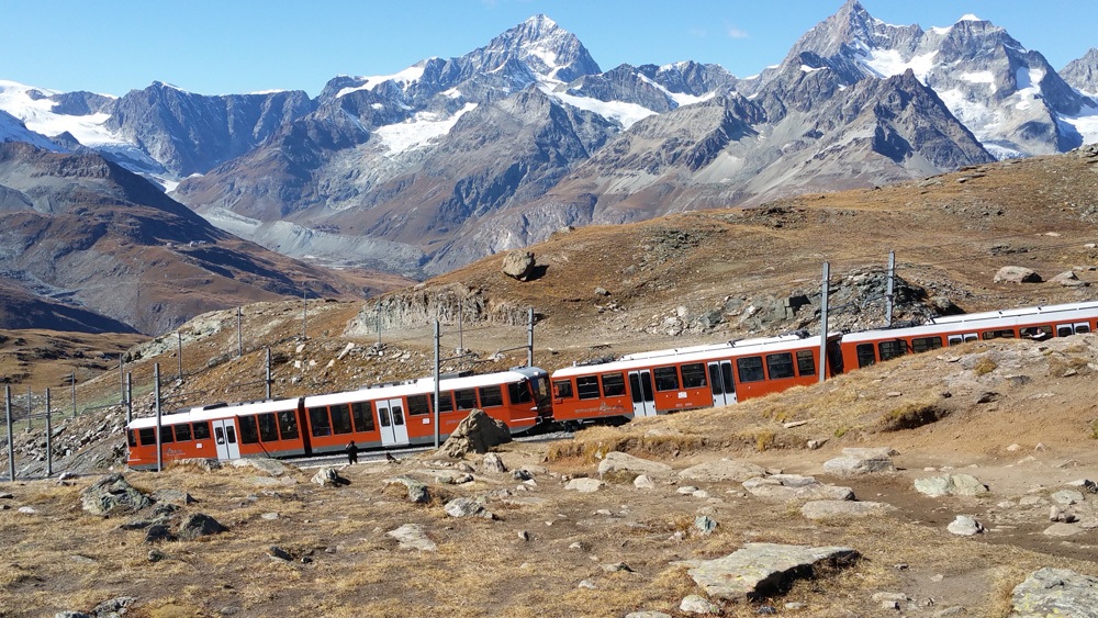 Met de Gornergrat Bahn vanaf Zermatt naar de top van de Gornergrat en uitzicht op de Matterhorn.