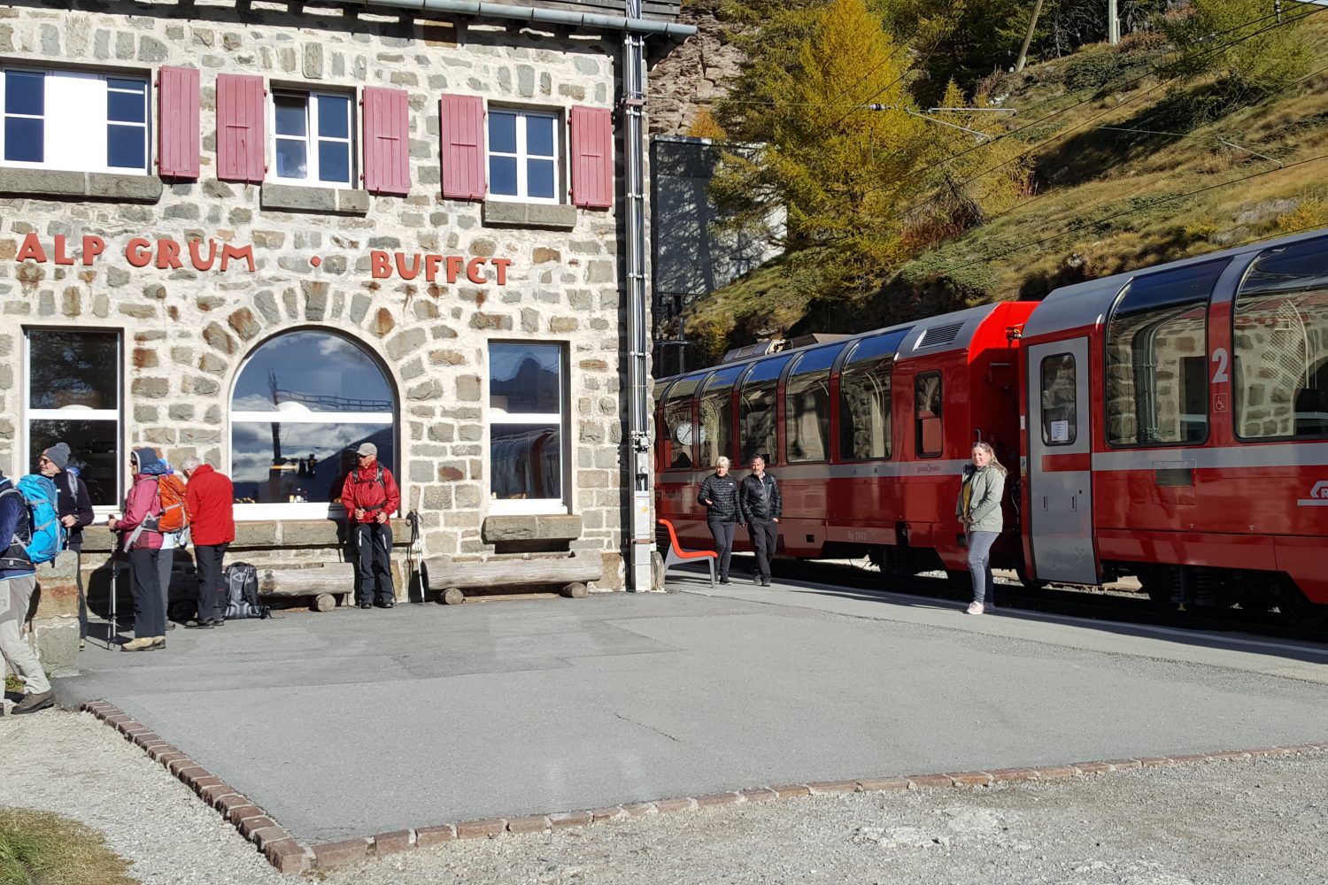 Station Alp Grüm hier maakt de Bernina Express tijdens de treinreis een korte stop.