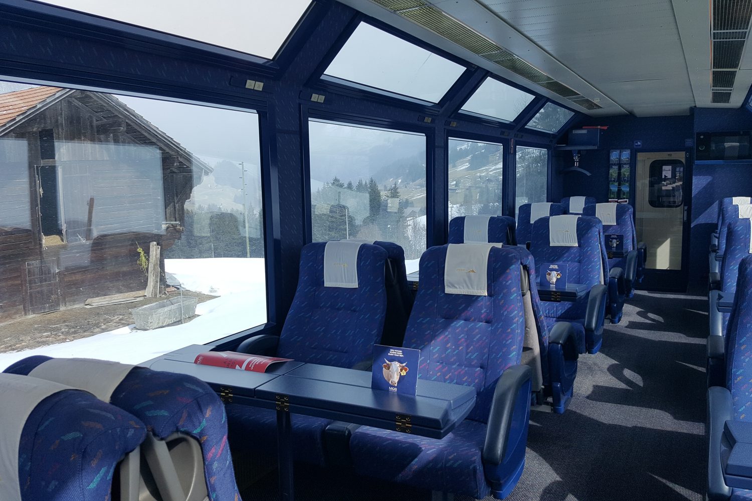 Treinreis Golden Pass Panoramic Express in 1e klas wagon van Montreux naar Zweisimmen.