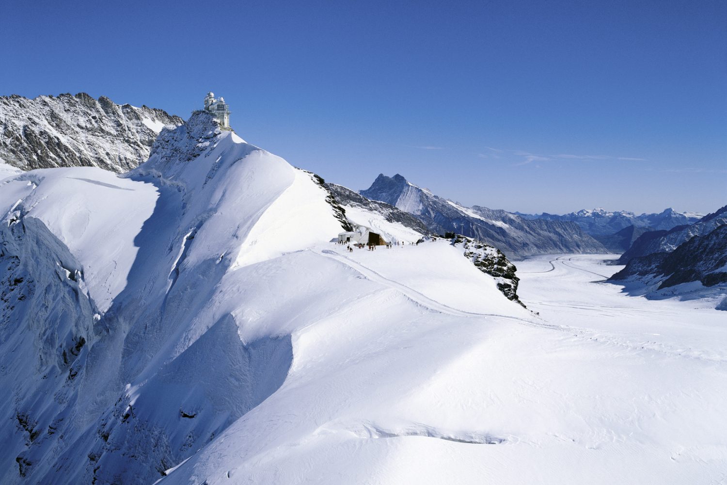 Met de trein van de Jungfraubahn naar het bezoekerscentrum Sphinx bij hetJungfraujoch. Het hoogstgelegen treinstation van Europa.