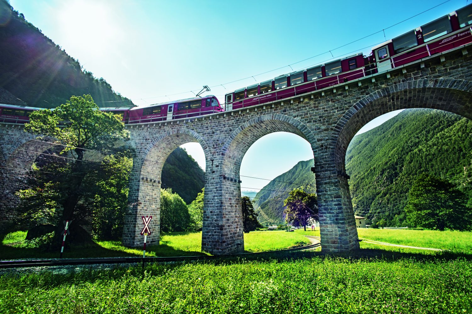 Bernina trein op het viaduct van Brusio