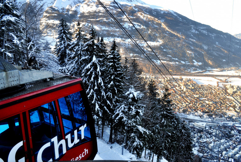Treinreizen Zwitserland Winter - Chur gondel naar de top van de Brambuesch