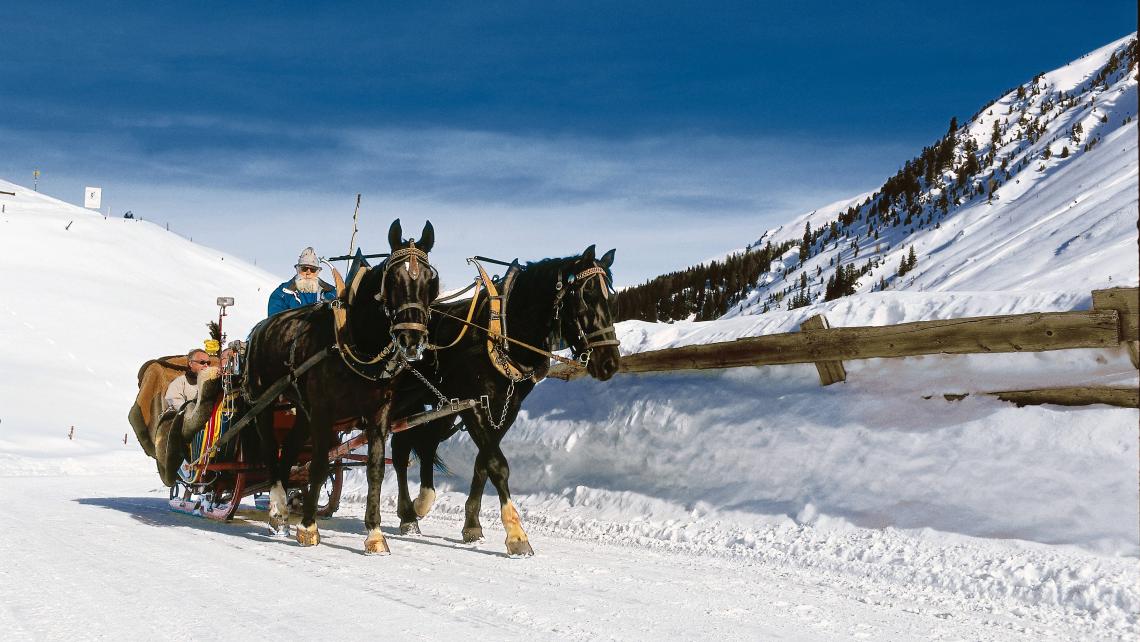 Treinreizen Zwitserland Winter - Chur paardenslee in de sneeuw
