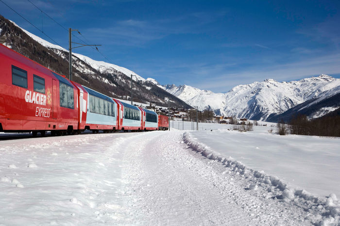 Treinreizen Zwitserland Winter - Glacier Express panoramatrein in de sneeuw