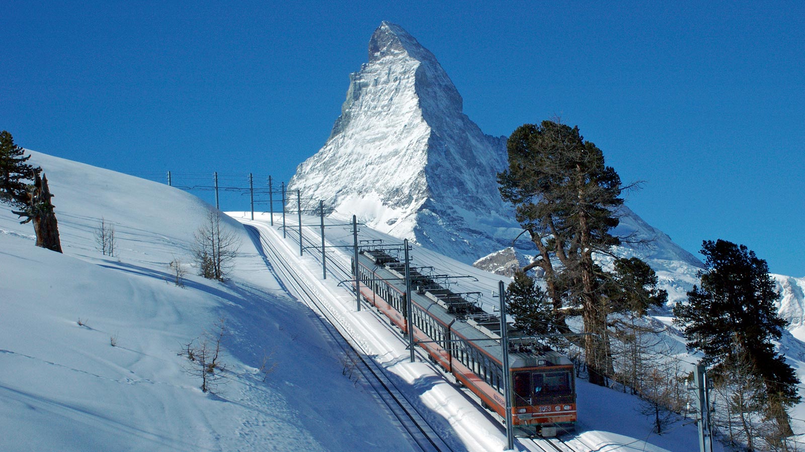 Treinreizen Zwitserland Winter - Gornergrat Bahn in de sneeuw op weg naar de top van de Gornergrat