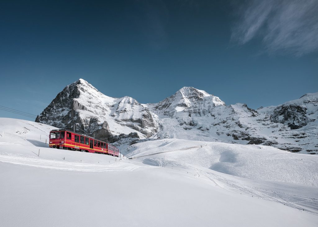 Treinreizen Zwitserland Winter - trein van de Jungfraubahn onderweg naar Grindelwald